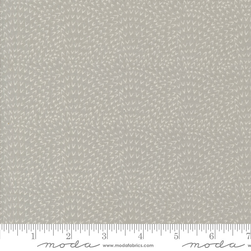 WOODLAND WONDER: Angle Tangle-Fog (1/4 Yard)