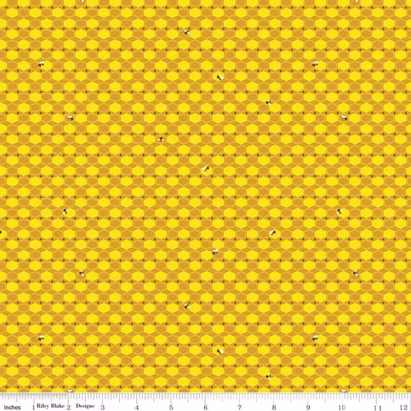 100 AKER WOODS: Honey Hex-Gold (1/4 Yard)